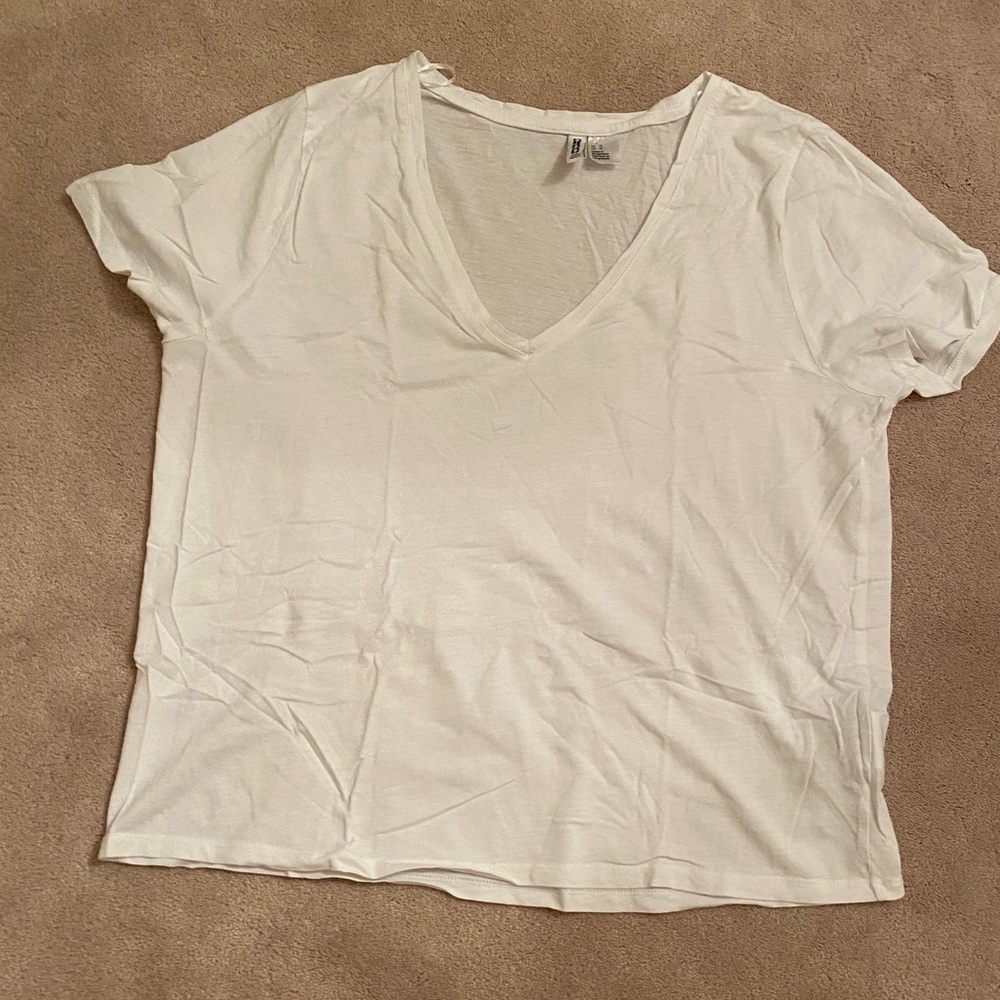 H&M basic white v-neck - Picture 2 of 7